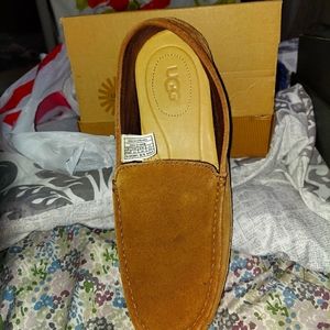 Men's size 11 Uggs slippers and moccasins